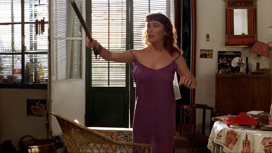 Veronica-Forque_Aitana-Sanchez-Gijon_other_-_Bajarse-al-moro-1989-1080p-BDrip-NCS-01.jpg