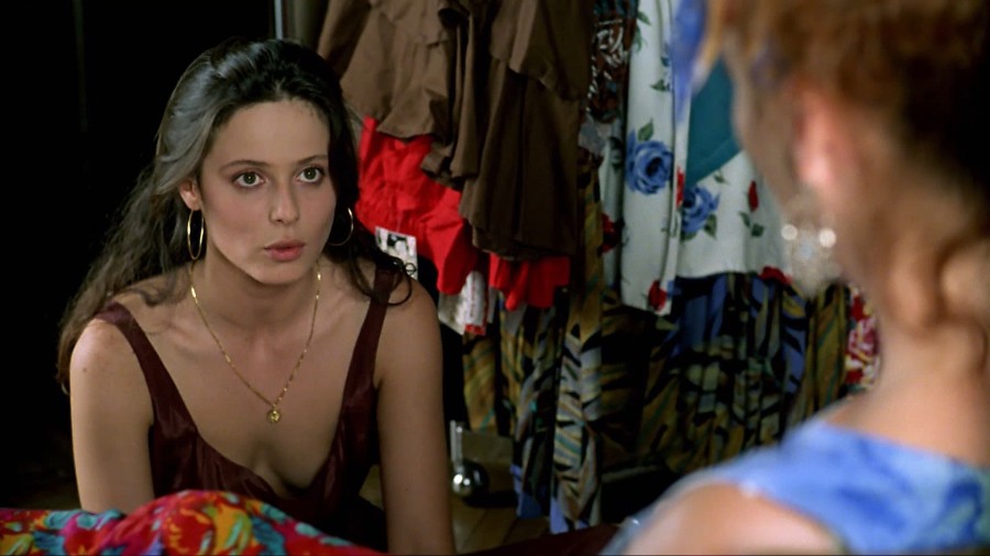 Veronica-Forque_Aitana-Sanchez-Gijon_other_-_Bajarse-al-moro-1989-1080p-BDrip-NCS-011.jpg