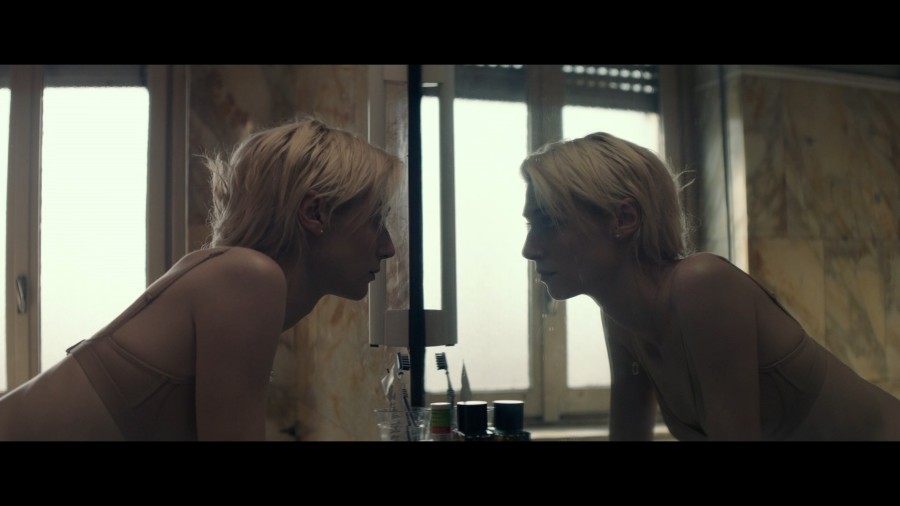 Elizabeth Debicki The Burnt Orange Heresy 2019 Blu ray 1080p Remux NCS 010