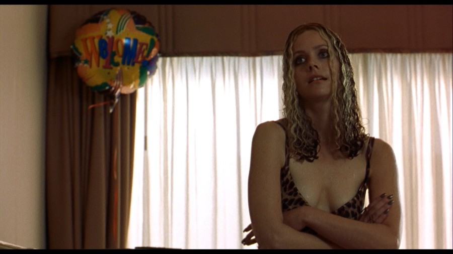 Sophie Lee Kate Winslet Elena Knox Holy Smoke 1999 1080p Blu ray Remux NCS 02