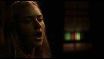 Sophie-Lee_Kate-Winslet_Elena-Knox_-_Holy-Smoke-1999-1080p-Blu-ray-Remux-NCS-024