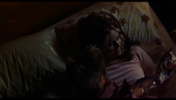 Sophie-Lee_Kate-Winslet_Elena-Knox_-_Holy-Smoke-1999-1080p-Blu-ray-Remux-NCS-06