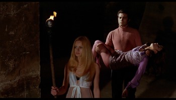 Helga-Line_Betsabe-Ruiz_Emma-Cohen_Maria-Jose-Cantudo_Cristina-Suriani_-_Horror-Rises-from-the-Tomb-1973-1080p-Blu-ray-Remux-NCS-014