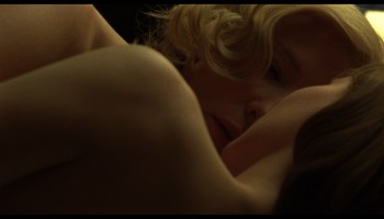 Rooney-Mara_Cate-Blanchett_-_Carol-2015-1080p-Blu-ray-Remux-NCS-013