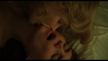 Rooney-Mara_Cate-Blanchett_-_Carol-2015-1080p-Blu-ray-Remux-NCS-014