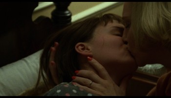Rooney-Mara_Cate-Blanchett_-_Carol-2015-1080p-Blu-ray-Remux-NCS-017