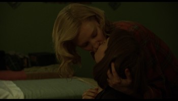 Rooney-Mara_Cate-Blanchett_-_Carol-2015-1080p-Blu-ray-Remux-NCS-02