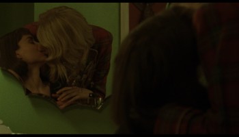 Rooney-Mara_Cate-Blanchett_-_Carol-2015-1080p-Blu-ray-Remux-NCS-03