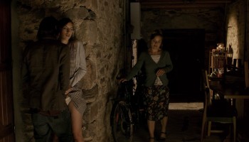 Deborah-Revy_Helene-Zimmer_Laticia-Belliccini_Christelle-Benoit_-_Desire-2011-Blu-ray-1080i-Remux-NCS-05