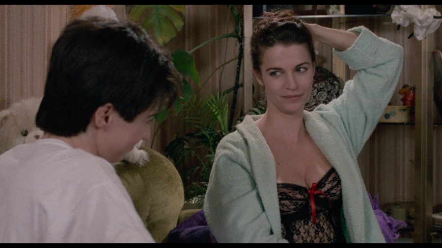 Zabou-Breitman_Anna-Galiena_Valerie-Steffen_-_La-travestie-1988-1080p-Blu-ray-Remux-NCS-010.jpg
