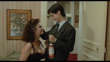 Zabou-Breitman_Anna-Galiena_Valerie-Steffen_-_La-travestie-1988-1080p-Blu-ray-Remux-NCS-015
