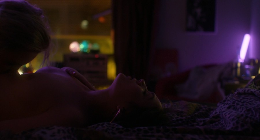 Emma-Drogunova_Sarah-Mahita_-_Bonnie-und-Bonnie-2019-1080p-Web-NCS-013.jpg