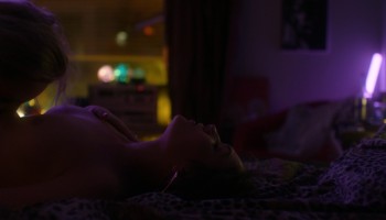 Emma-Drogunova_Sarah-Mahita_-_Bonnie-und-Bonnie-2019-1080p-Web-NCS-013