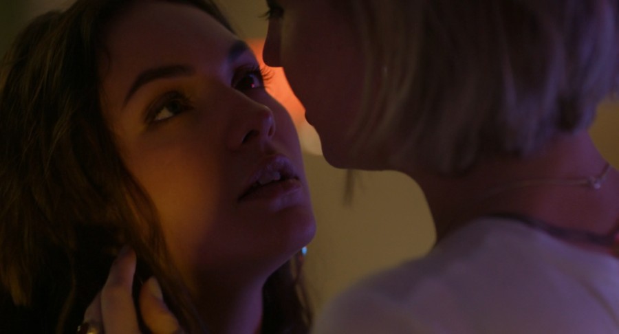 Emma-Drogunova_Sarah-Mahita_-_Bonnie-und-Bonnie-2019-1080p-Web-NCS-06.jpg