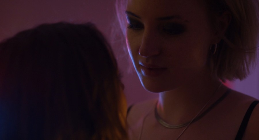 Emma-Drogunova_Sarah-Mahita_-_Bonnie-und-Bonnie-2019-1080p-Web-NCS-07.jpg