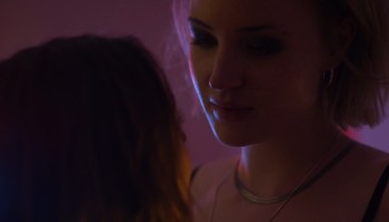 Emma-Drogunova_Sarah-Mahita_-_Bonnie-und-Bonnie-2019-1080p-Web-NCS-07