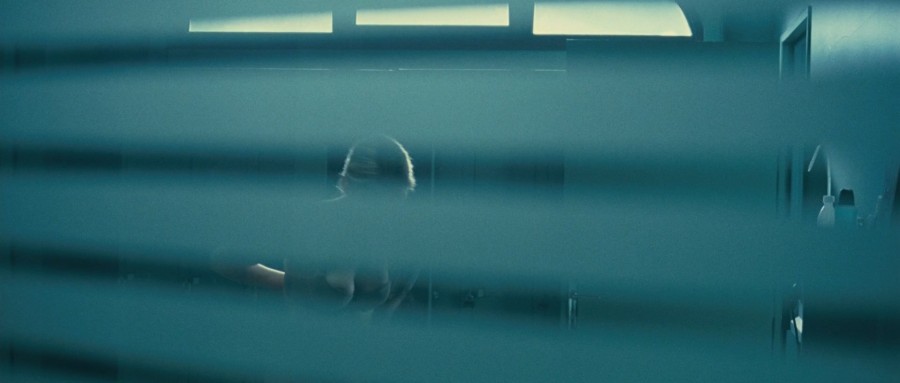 Helena-Noguerra_Marion-Cotillard_-_La-Boite-noire_aka_The-Black-Box-2005-1080p-Blu-ray-NCS-01.jpg