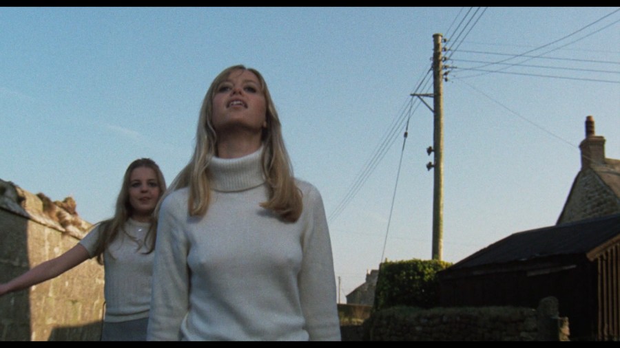 Susan George Sally Thomsett Straw Dogs 1971 Remastered Blu ray 1080p Remux NCS 02