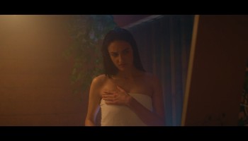 Sandra-Escacena_-_La-casa-en-el-arbol-aka-The-Treehouse-2025-1080p-BDrip-NCS-07
