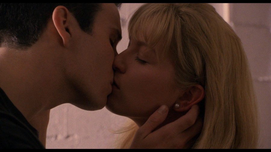 Sheryl-Lee_Moira-Kelly_Phoebe_-_Twin-Peaks-Fire-Walk-with-Me-1992-1080p-Blu-ray-Remux-NCS-01.jpg