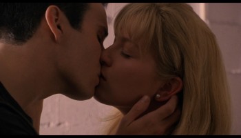 Sheryl-Lee_Moira-Kelly_Phoebe_-_Twin-Peaks-Fire-Walk-with-Me-1992-1080p-Blu-ray-Remux-NCS-01