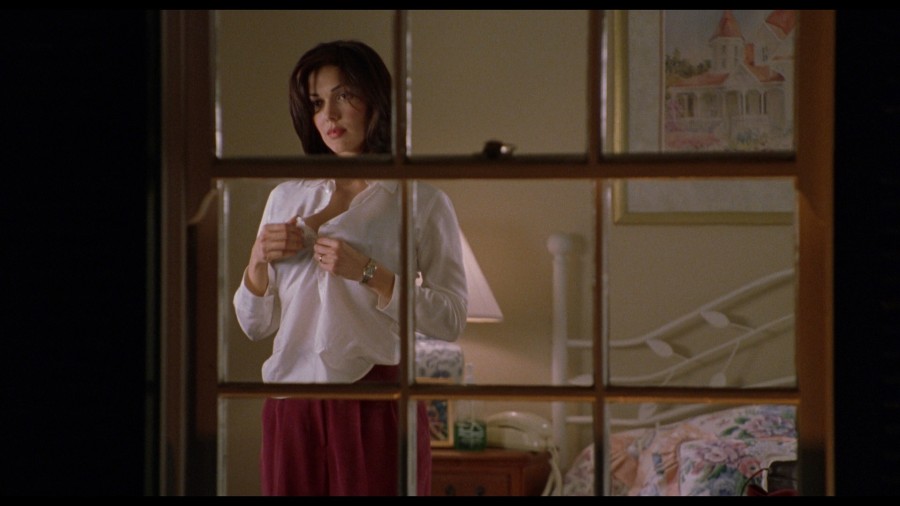 Laura-Harring_-_Little-Nicky-2000-1080p-Blu-ray-Remux-NCS-03.jpg
