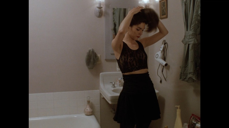 Tara-Buckman_Laura-Harring_Samantha-Scully_-_Silent-Night-Deadly-Night-3-1989-1080p-Blu-ray-REMUX-NCS-02.jpg