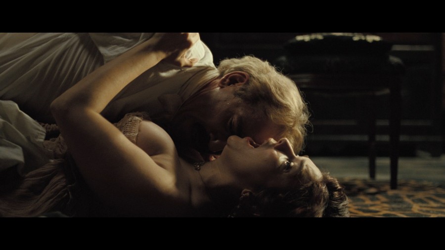 Marcela-Mar_Giovanna-Mezzogiorno_Laura-Harring_others_-_Love-in-the-Time-of-Cholera-2007-1080p-Blu-ray-Remux-NCS-013.jpg