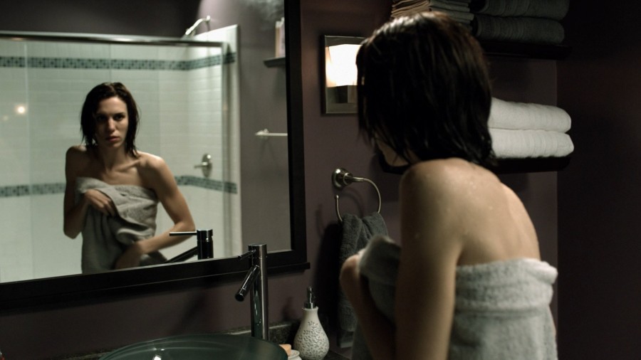 Christy-Carlson-Romano_-_Mirrors-2-2010-1080p-Blu-ray-Remux-NCS-012.jpg