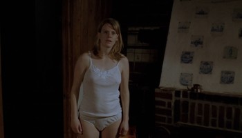 Isabelle-Menke_Elisa-Seydel_Ursula-Renneke_-_Montag-kommen-die-Fenster-aka-Windows-on-Monday-2006-1080p-Web-NCS-005